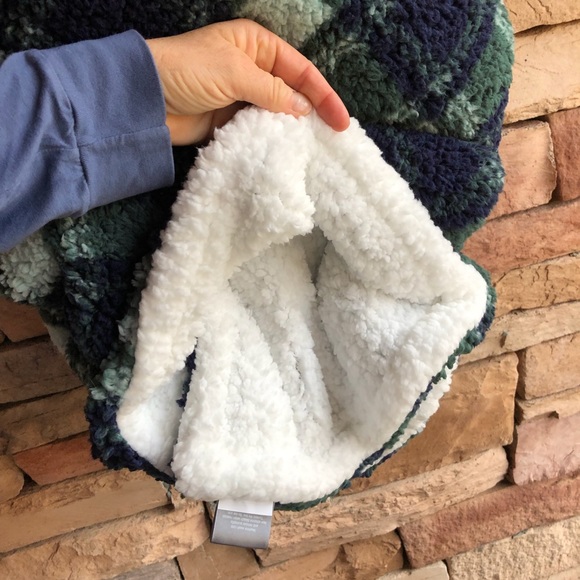 Columbia blue green plaid Sherpa Plush Throw - Picture 6 of 7